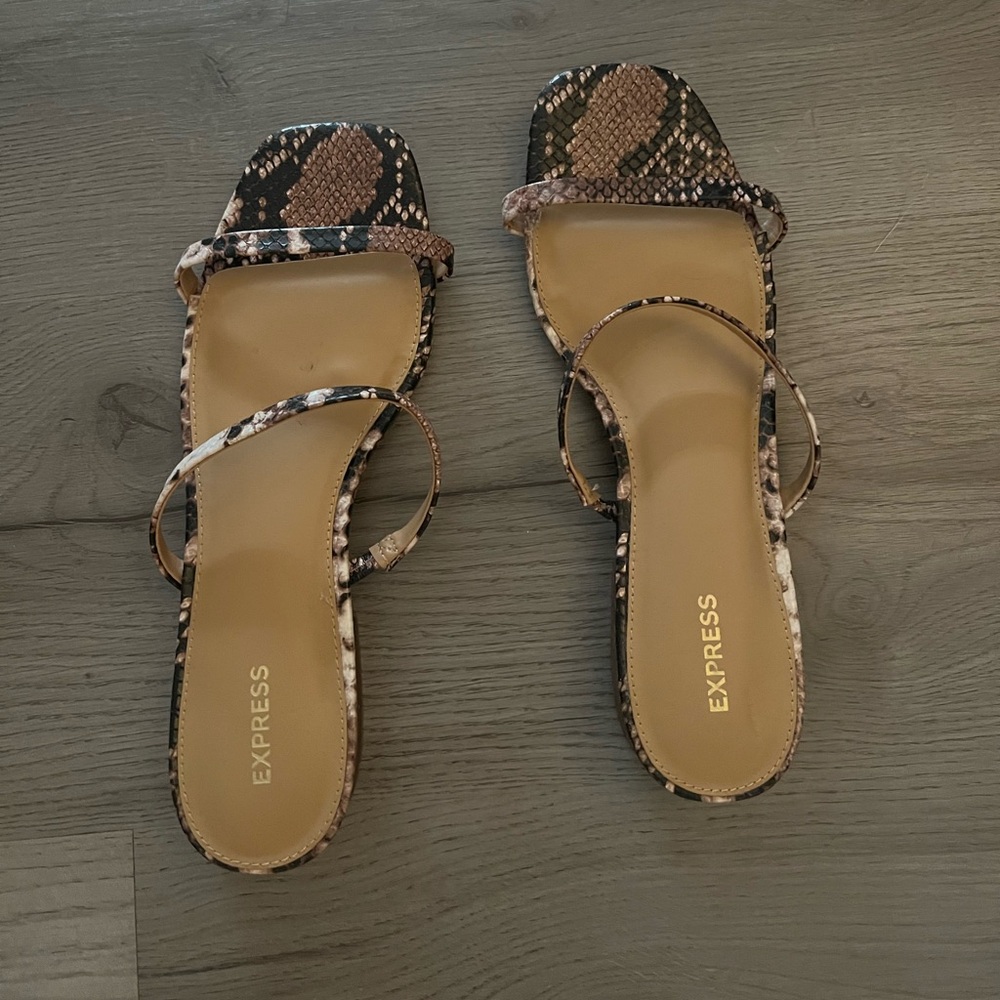 Express sandals